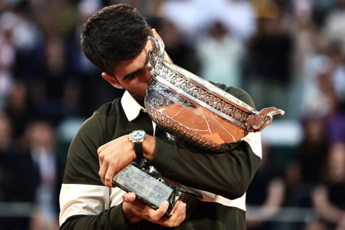 Carlos Alcaraz Hold Trophy after winning French Open