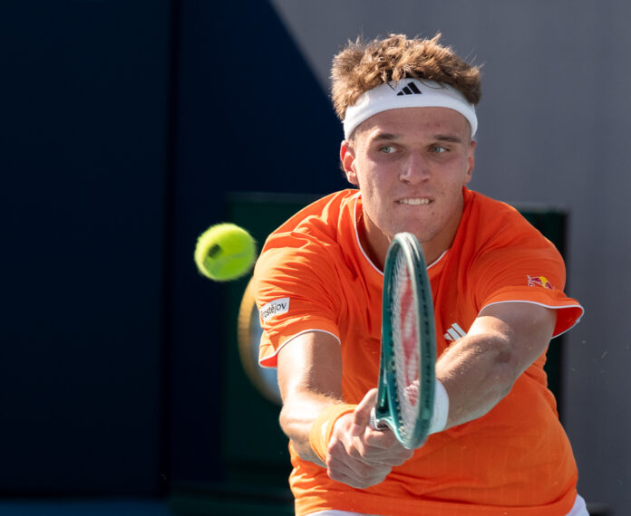 Jakub Mensik return serve Miami Open 2026