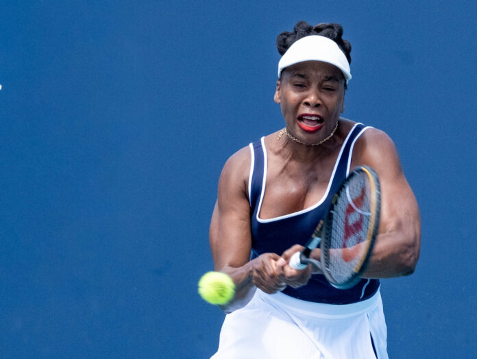 Venus WIlliams hitting a string return at the Miami Open