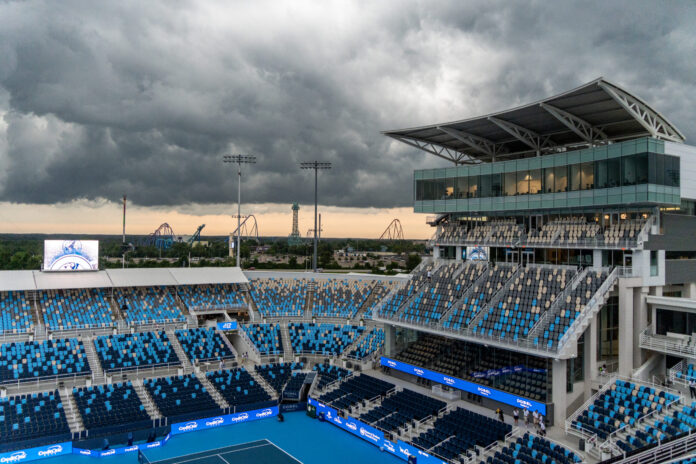 Severe weather delays the start of the qualifying rounds at the Cincinnati Open