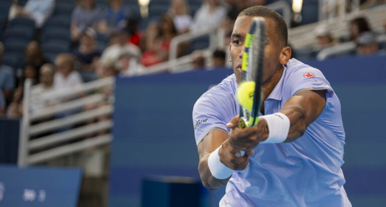 Auger-Aliassime Stopped After 35 Minutes in Shanghai, and Ruud Now Has a Quarter-Final at Every Masters