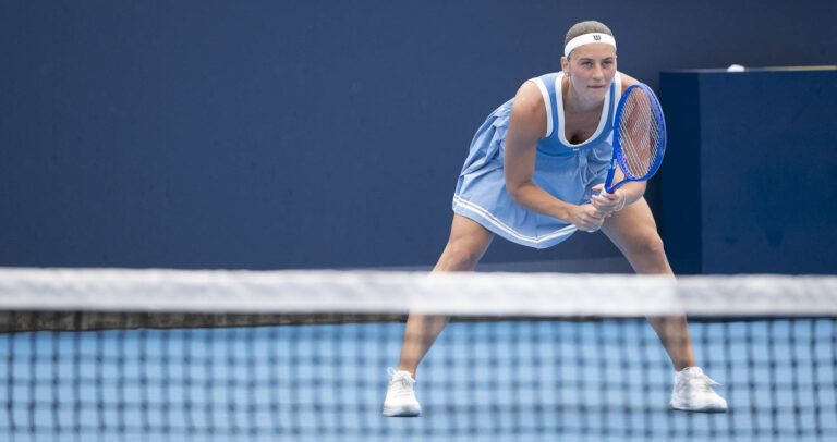 Kostyuk Stopped After One Set in Ningbo, and Muchova Has the Last WTA Finals Place Three Years After a Wrist Injury Kept Her Out